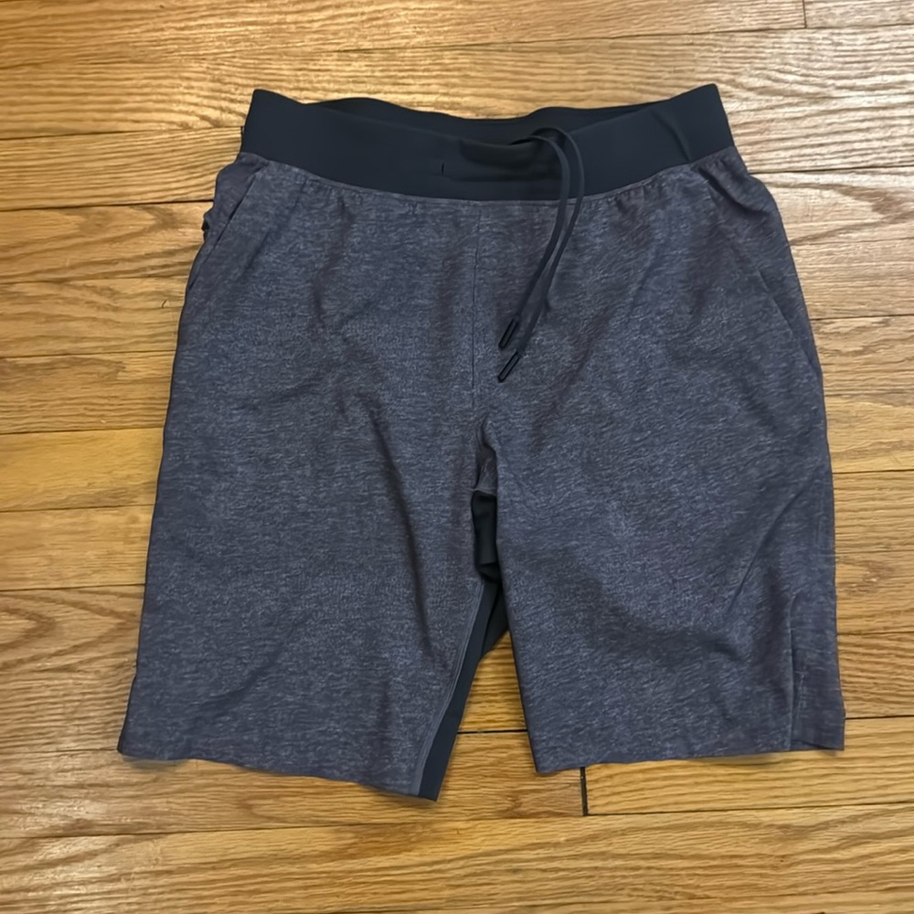 lululemon athletica Men's Two-Tone Charcoal Athletic Shorts